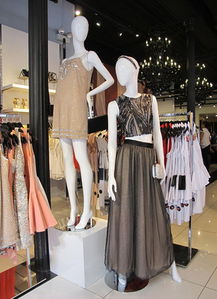 时尚指南 精选女装品牌推荐与零售趋势